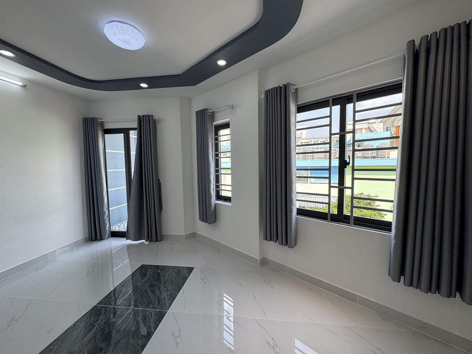 Chính thức mở bán biệt thự mini 3 lầu HXH VF5 khu cao cấp Hoàng Diệu - Trước nhà có sân đỗ ôtô